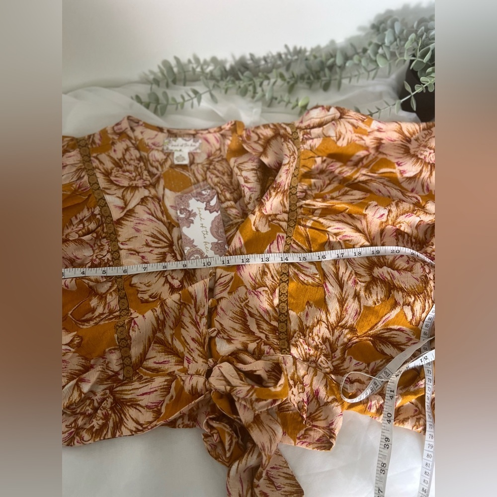 NWT Band of the Free LIBBY GOLD FLORAL BELL SLEEVE CROP TOP - Picture 8 of 11